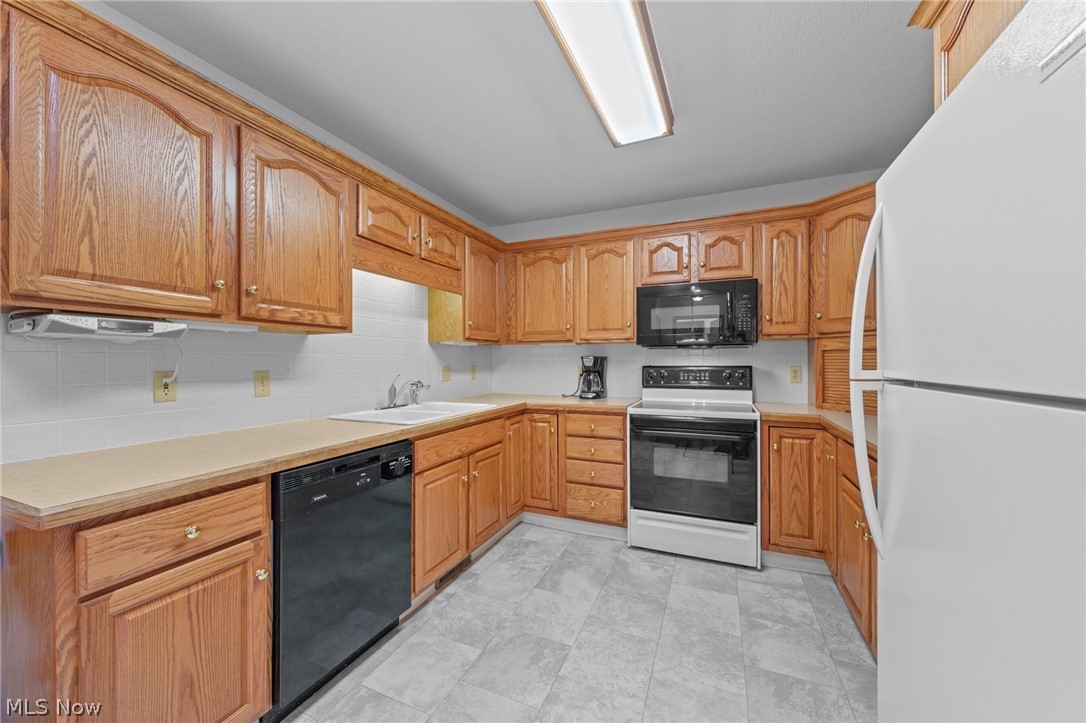 1450 Cove Street NW Uniontown OH 44685