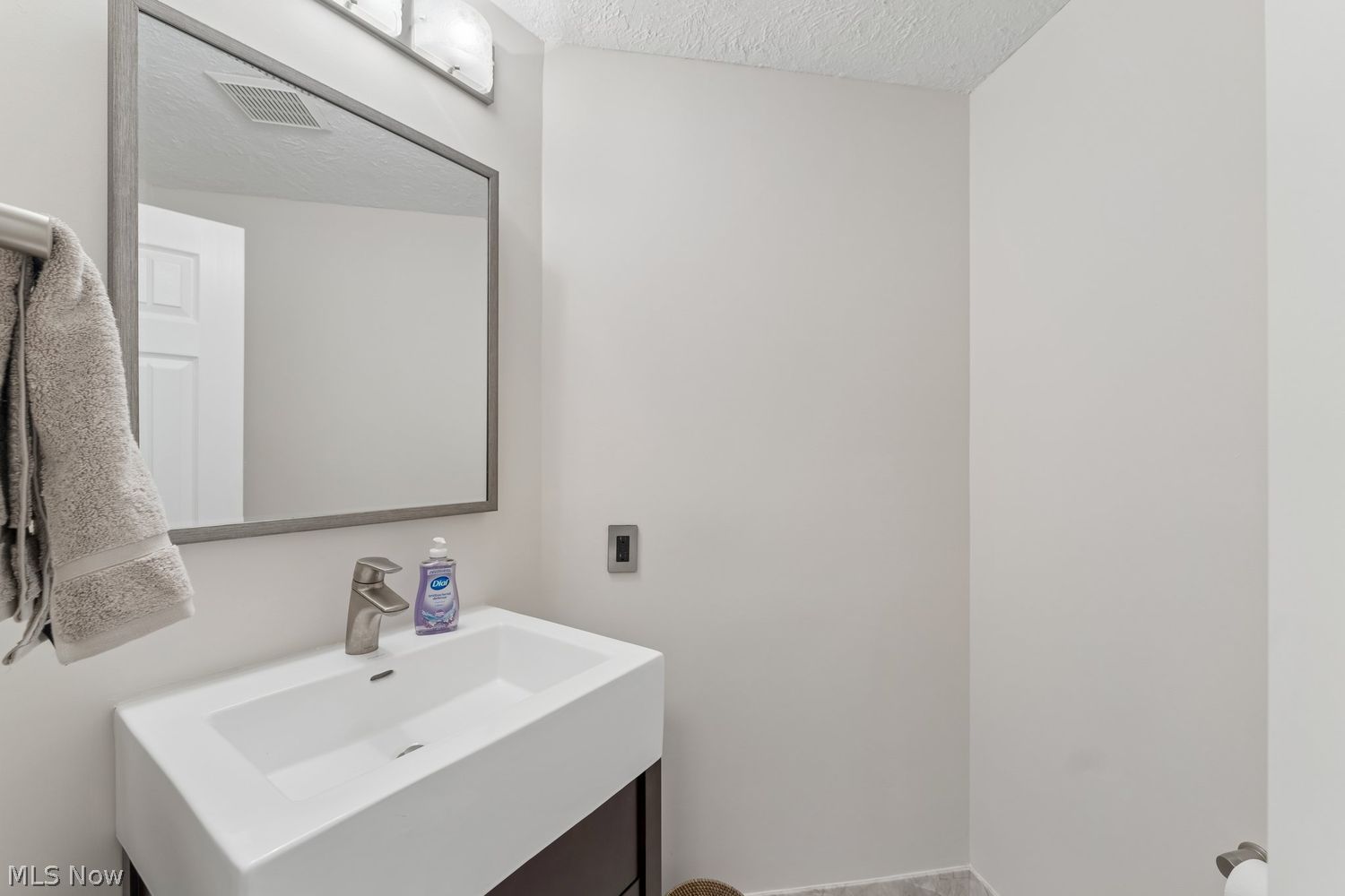 180 Fox Hollow Drive Mayfield Heights OH 44124