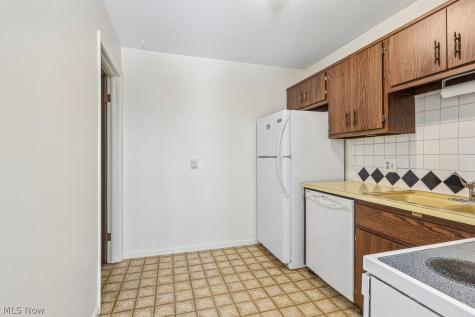 1155 Charter Oak Westlake OH 44145
