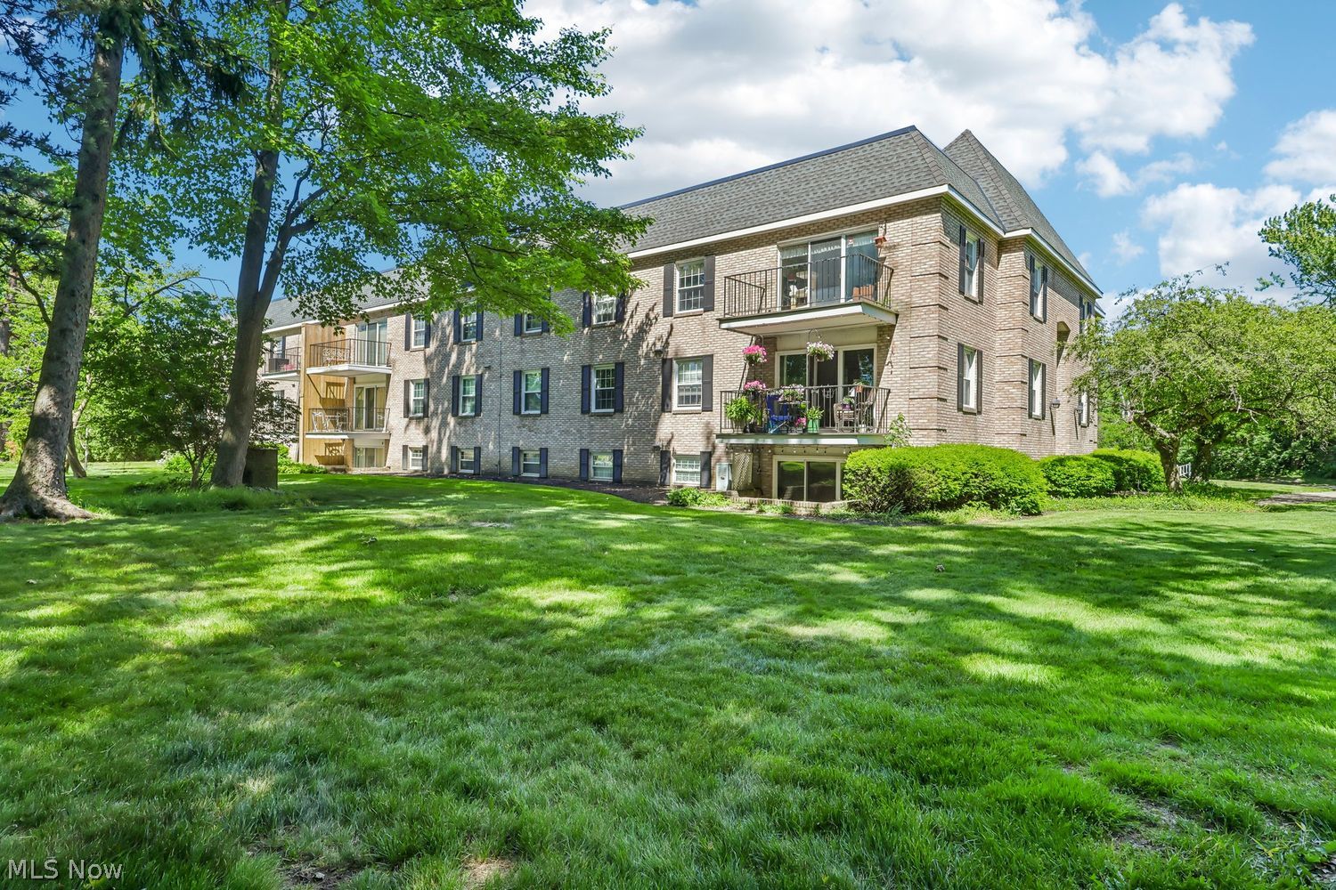 1155 Charter Oak Westlake OH 44145