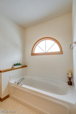 1235 Spring Ridge Circle Alliance OH 44601