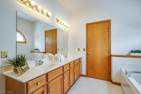 1235 Spring Ridge Circle Alliance OH 44601