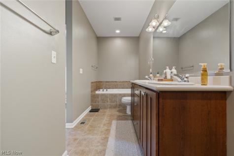1499 Huntington Lane Cleveland Heights OH 44118