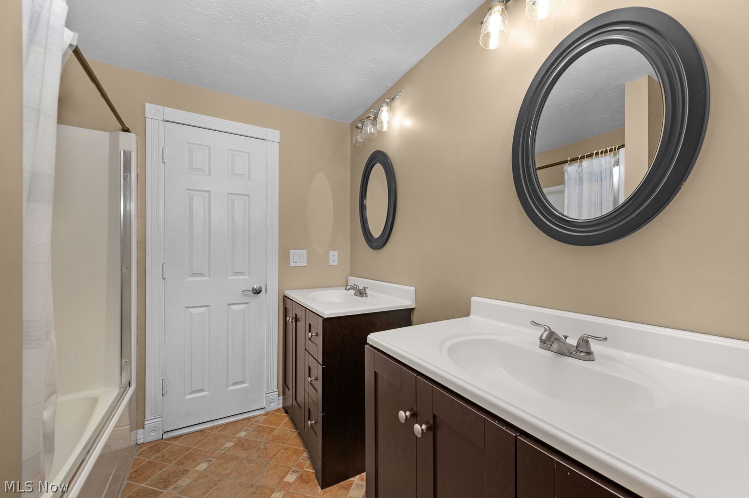 12 Landings Way Avon Lake OH 44012