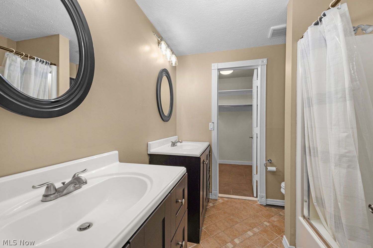 12 Landings Way Avon Lake OH 44012