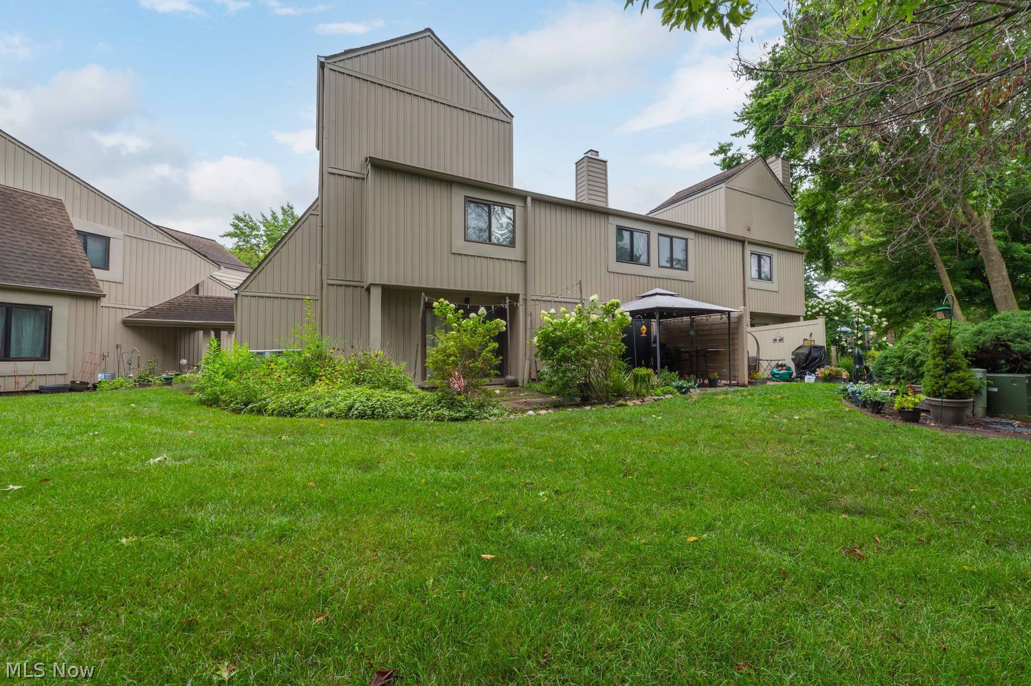 12 Landings Way Avon Lake OH 44012