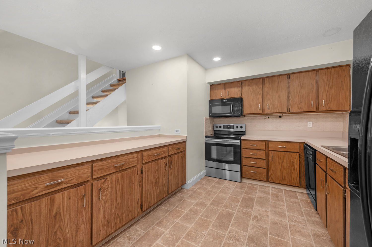 12 Landings Way Avon Lake OH 44012