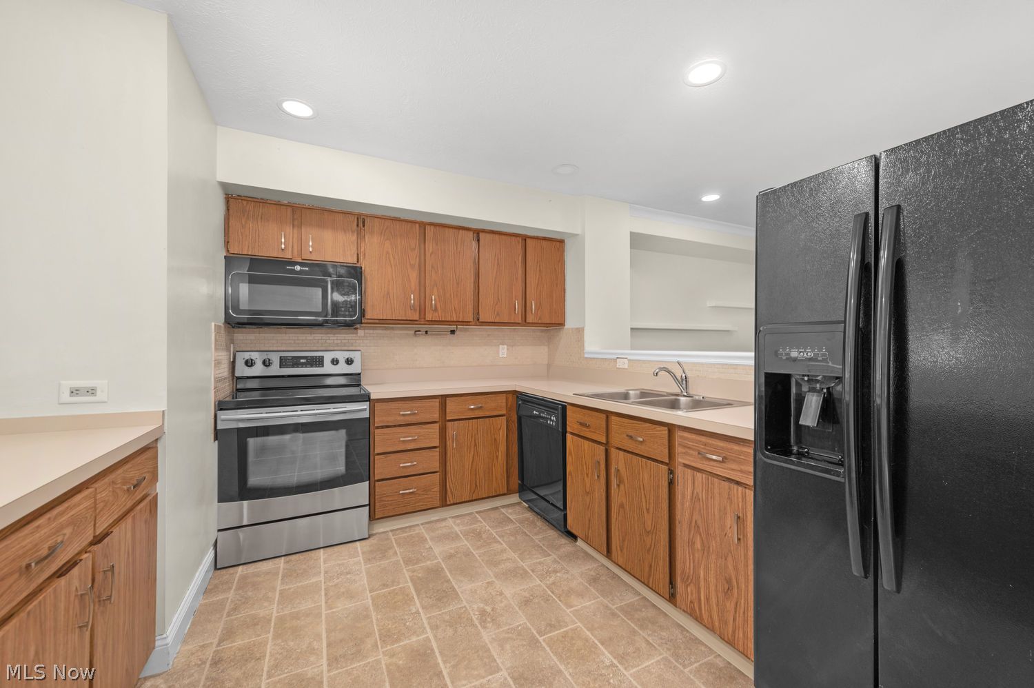 12 Landings Way Avon Lake OH 44012