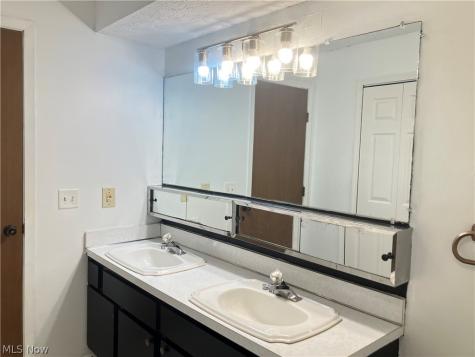 736 Kirkwall Drive Copley OH 44321