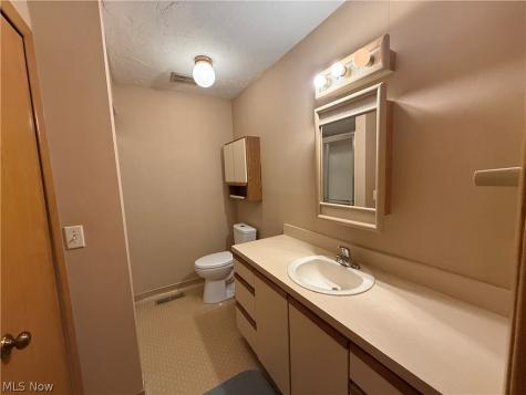 12272 Woodside Court Strongsville OH 44136