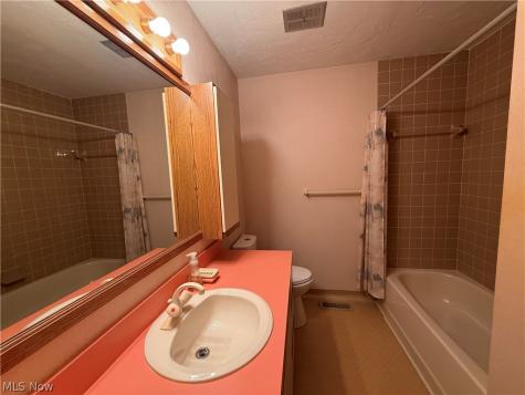 12272 Woodside Court Strongsville OH 44136