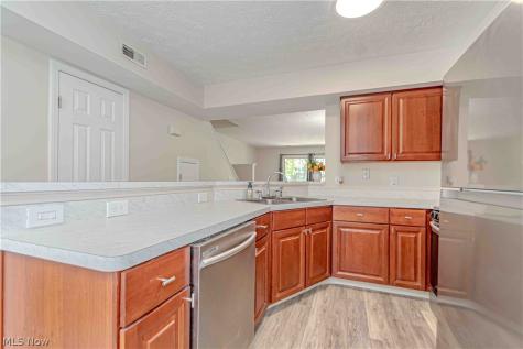 6735 Columbine Court Middleburg Heights OH 44130
