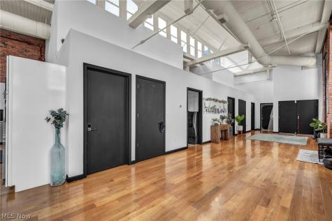 635 W Lakeside Avenue Cleveland OH 44113