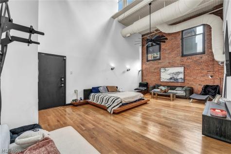 635 W Lakeside Avenue Cleveland OH 44113