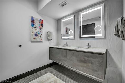 635 W Lakeside Avenue Cleveland OH 44113
