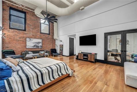 635 W Lakeside Avenue Cleveland OH 44113