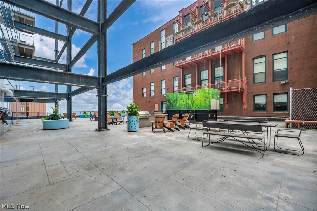 635 W Lakeside Avenue Cleveland OH 44113