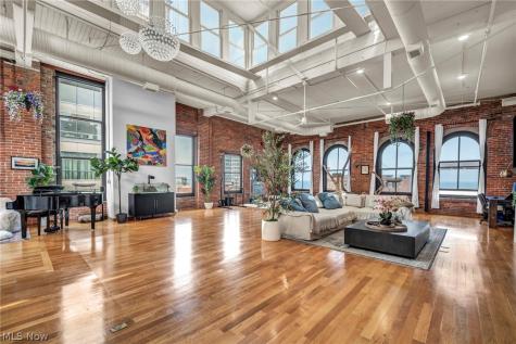 635 W Lakeside Avenue Cleveland OH 44113