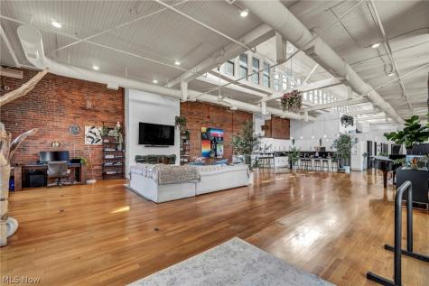 635 W Lakeside Avenue Cleveland OH 44113