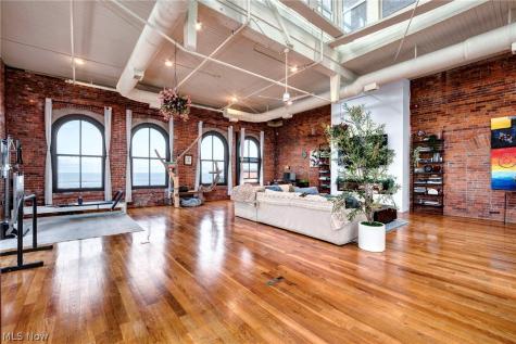 635 W Lakeside Avenue Cleveland OH 44113