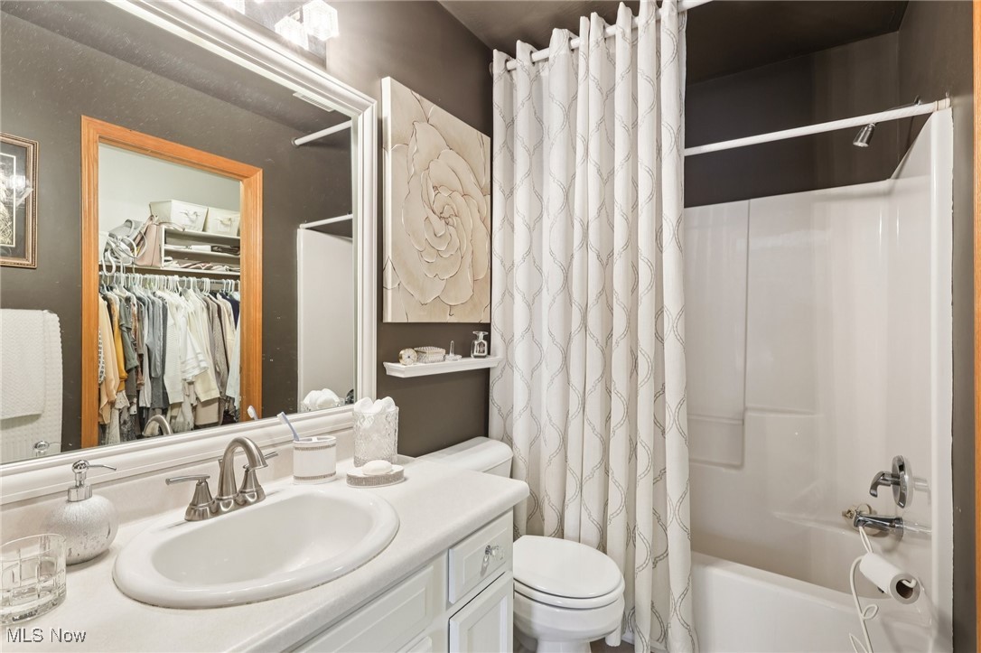 1484 Waters Edge Drive Akron OH 44313