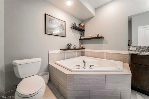 5118 Shepherds Glen Willoughby OH 44094