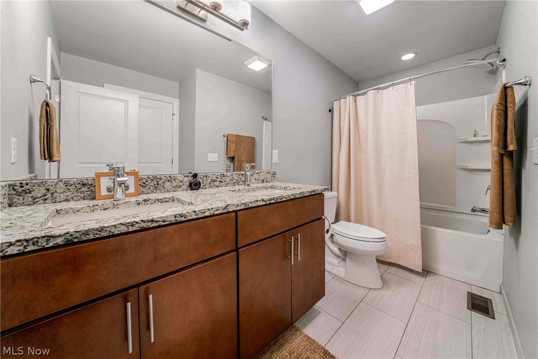 5118 Shepherds Glen Willoughby OH 44094