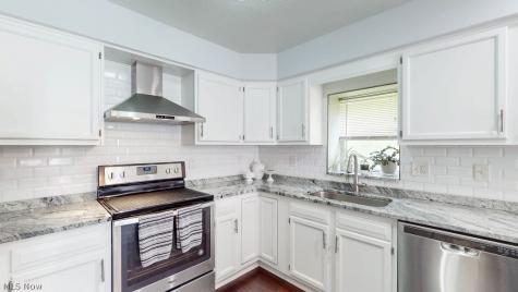 566 Hilltop Terrace Tallmadge OH 44278