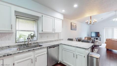 566 Hilltop Terrace Tallmadge OH 44278
