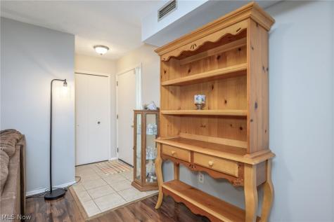 4901 Independence Unit C Circle Stow OH 44224