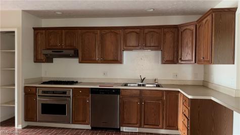 4228 Castle Ridge Akron OH 44321