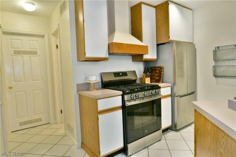 1283 Red Tail Hawk Court Youngstown OH 44512