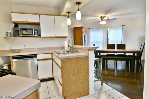 1283 Red Tail Hawk Court Youngstown OH 44512