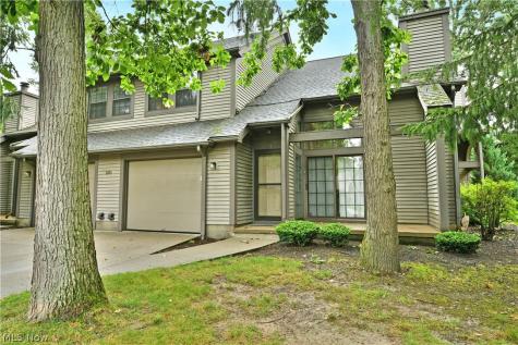 1283 Red Tail Hawk Court Youngstown OH 44512