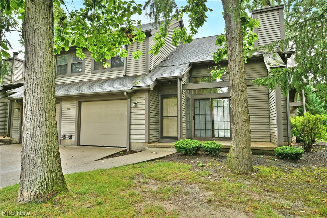 1283 Red Tail Hawk Court Youngstown OH 44512