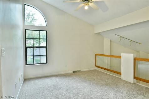 1283 Red Tail Hawk Court Youngstown OH 44512