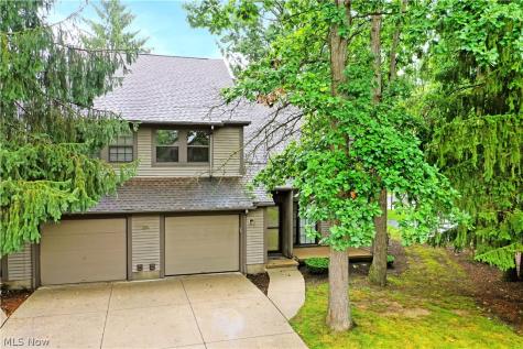1283 Red Tail Hawk Court Youngstown OH 44512