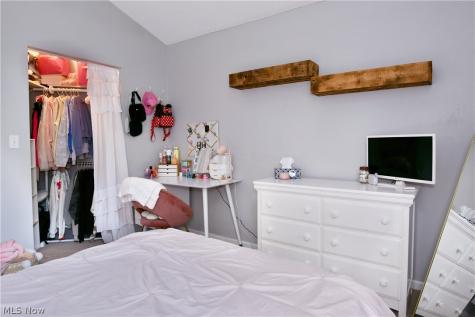 1283 Red Tail Hawk Court Youngstown OH 44512