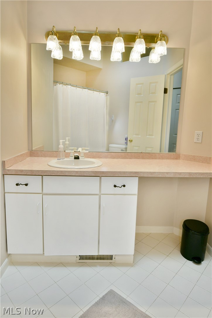 1283 Red Tail Hawk Court Youngstown OH 44512