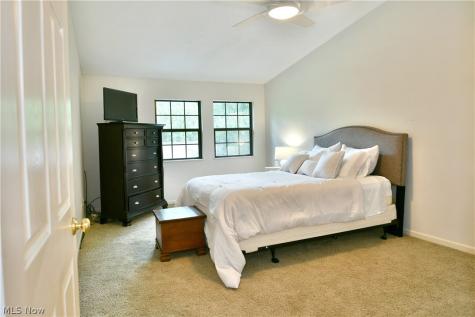 1283 Red Tail Hawk Court Youngstown OH 44512
