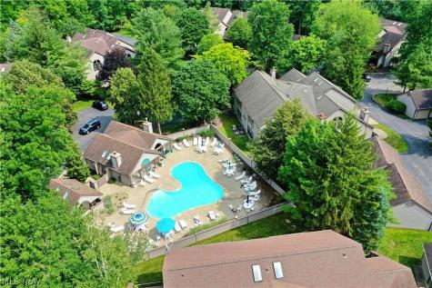 1283 Red Tail Hawk Court Youngstown OH 44512