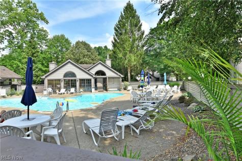 1283 Red Tail Hawk Court Youngstown OH 44512