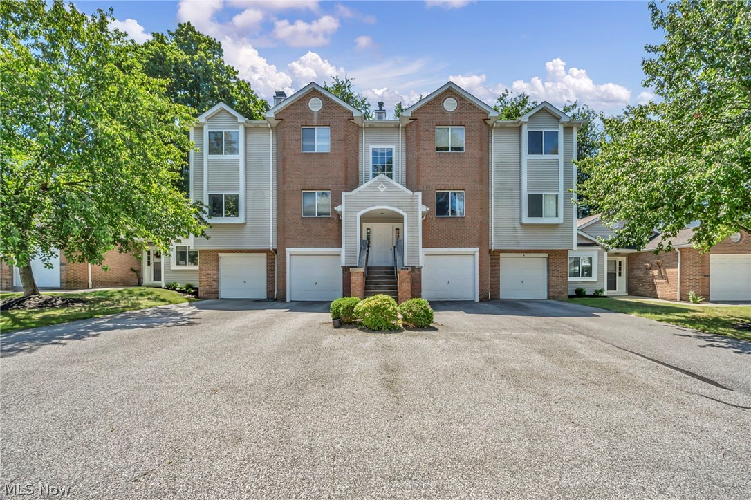356 Village Pointe Drive Akron OH 44313