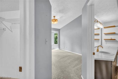 356 Village Pointe Drive Akron OH 44313