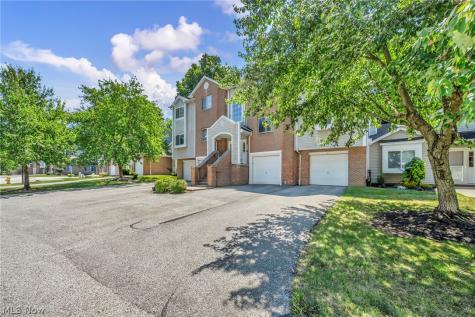 356 Village Pointe Drive Akron OH 44313