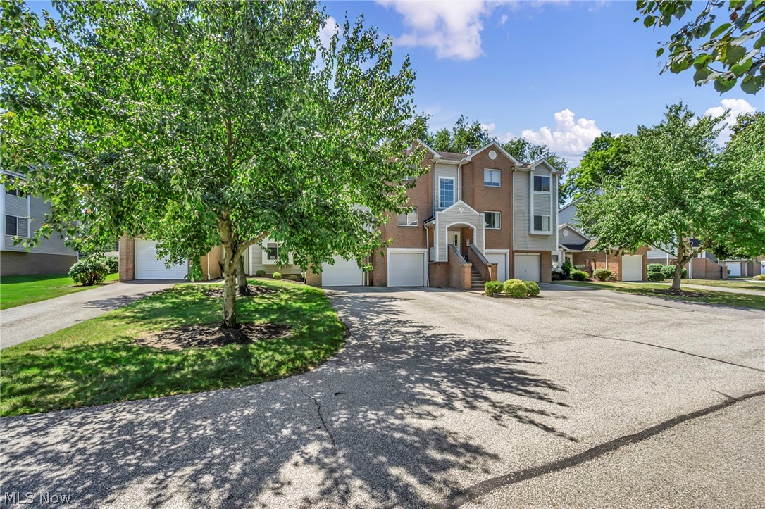 356 Village Pointe Drive Akron OH 44313