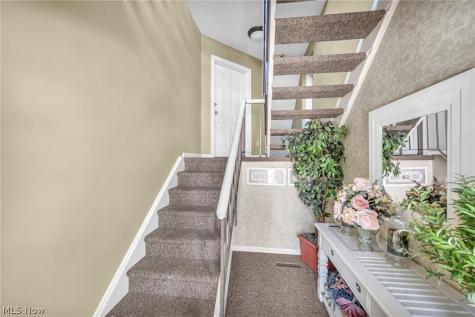 356 Village Pointe Drive Akron OH 44313