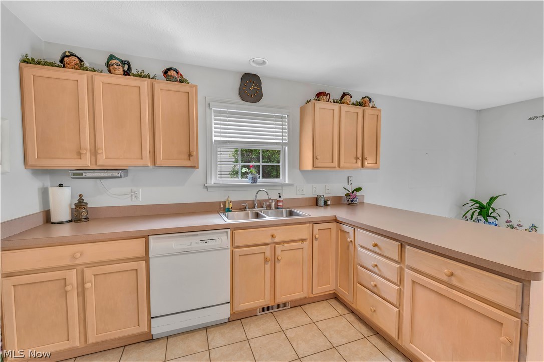 144 Royal Troon Drive SE Warren OH 44484