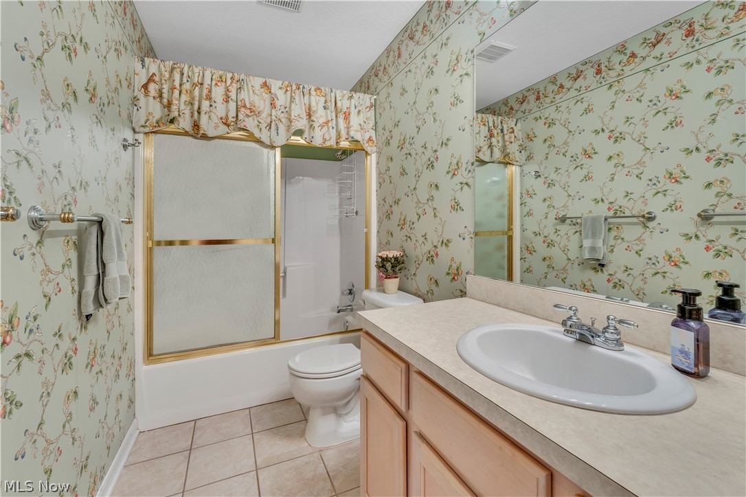 144 Royal Troon Drive SE Warren OH 44484