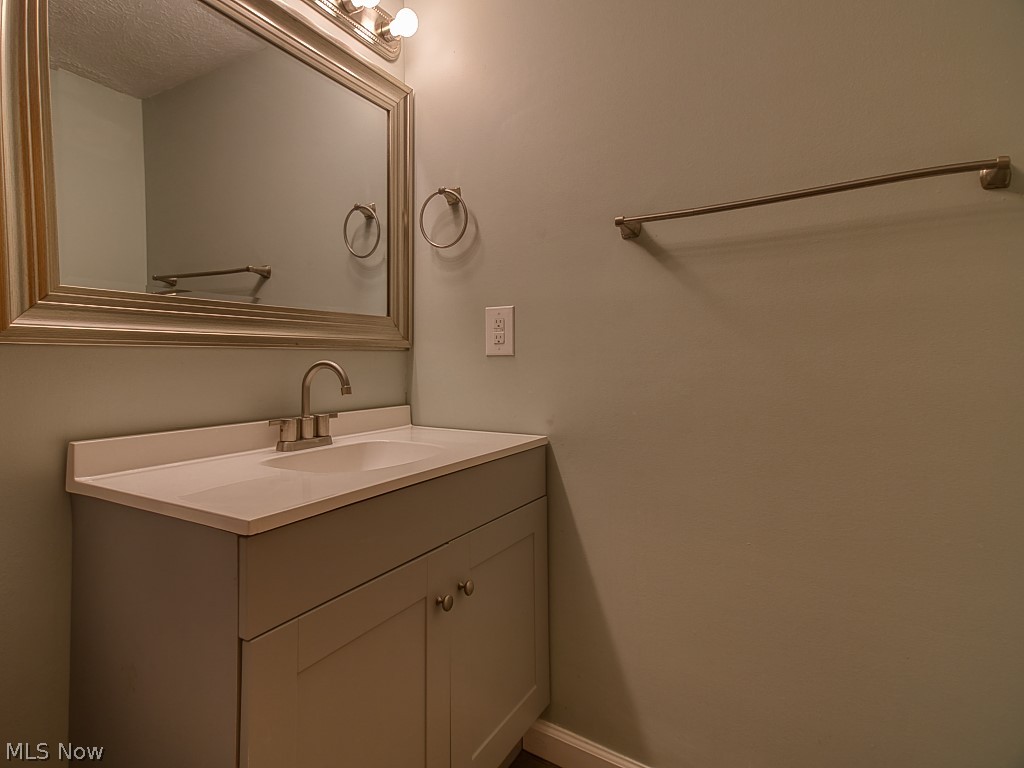 408 W Saint Clair Avenue Cleveland OH 44113